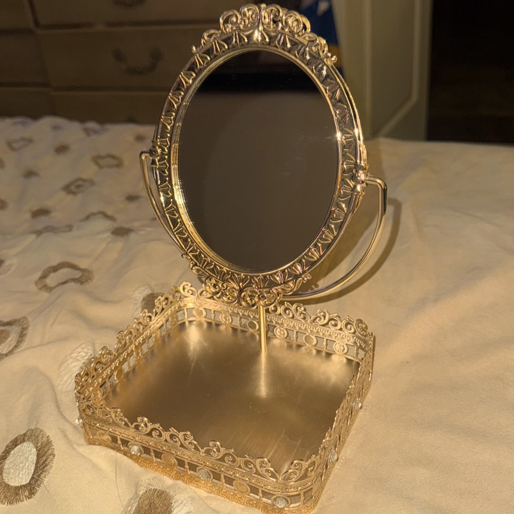 Bridgerton Mini Vanity from Bath & Body Works🌟